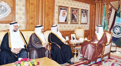 الأمير سلمان يستقبل وفداً من أسرة آل أبو ملحة