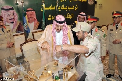 وزير الدفاع يتفقد القطاعات العسكرية في المنطقة الشمالية ويزور درع الجزيرة