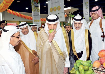 جازان تستعرض بالمانجو والفواكه الاستوائية والعسل
