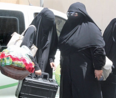 .. ووحدة نسائية متنقلة تخدم سيدات جازان