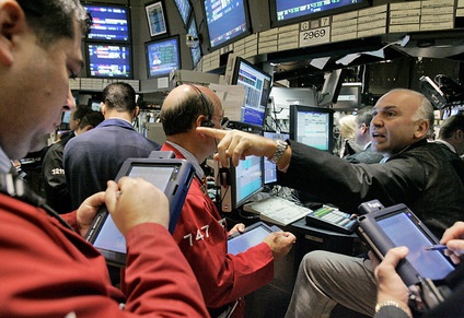 الأسهم الأمريكية تفتح منخفضة.. واغلاق البنوك تدفع الاسهم الاوروبية لادنى اغلاق في 2012