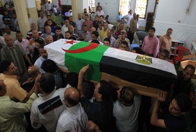 الجزائر تبكي وردتها .. ومقبرة كبار الشخصيات تستقبل جثمانها