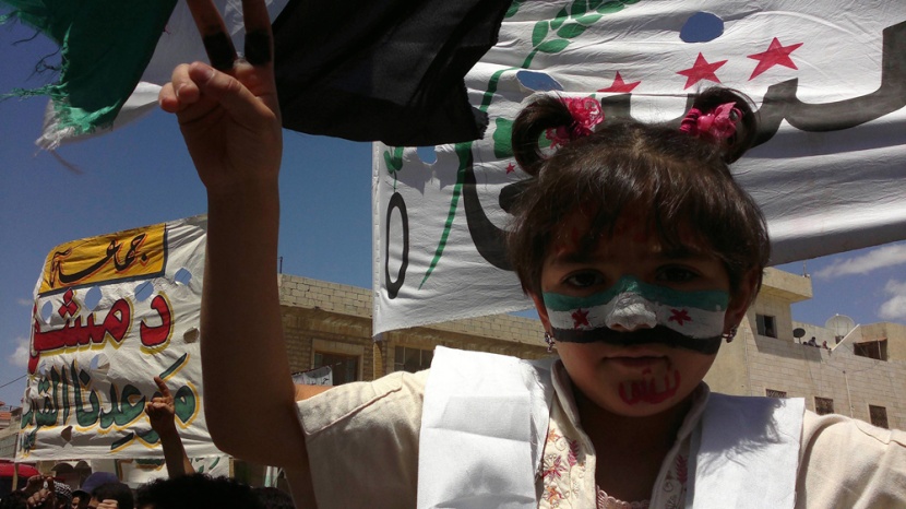 أكثر من 50 قتيلا بينهم 13 طفلا في قصف على مدينة الحولة في حمص