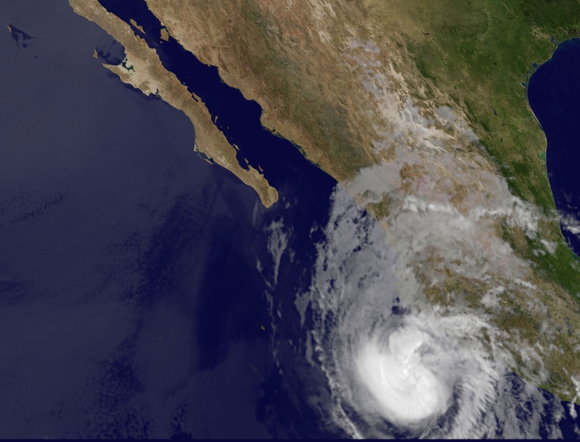 إعصار "بود" يتجه نحو المكسيك