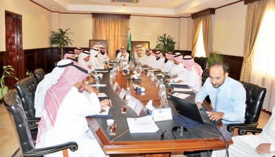طالب وأستاذه يعرّبان «بانر» جامعة حائل ويوفران 470 ألفا