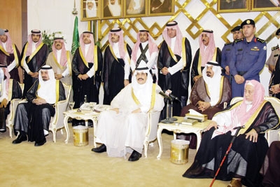 المواطنون في الشرقية يقدمون واجب العزاء في فقيد الوطن