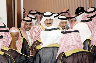 سعوديون يرثون نايف بأبيات شعر ارتجالية