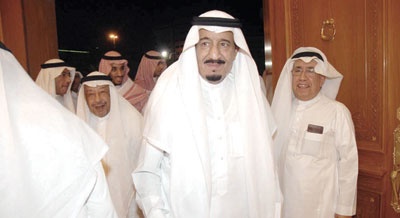 ولي العهد.. كاريزما الحضور والتواضع في مجالس المواطنين