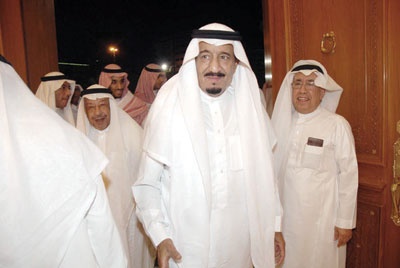 يتصف بالحكمة التي تجمع بين الحزم والحلم والإنسانية