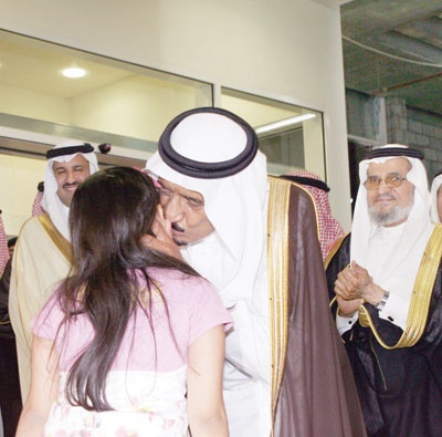 أنشودة «أبانا سلمان» تؤسِّس لجمعية ترعى الأيتام