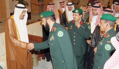 السعوديون يبايعون الأمير سلمان ولياً للعهد