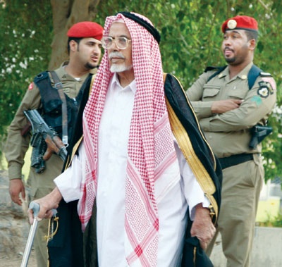 «فقدان البصر» و«الإعاقة» و«كبر السن» لم تمنع السعوديين عن مبايعة سلمان