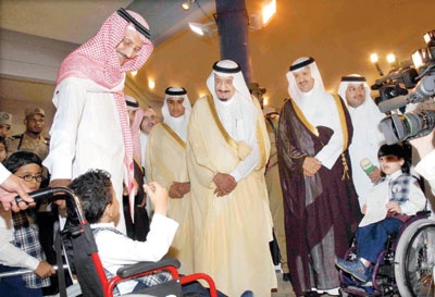 سلمان.. الأب للمعوقين والنصير لقضيتهم