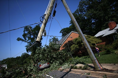 العواصف تقطع الكهرباء عن 3.5 مليون شخص في أمريكا وموجة حر قياسية تضرب البلاد