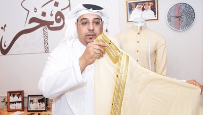 بدأ تجارته من المنزل وتخصص في أناقة الرجال