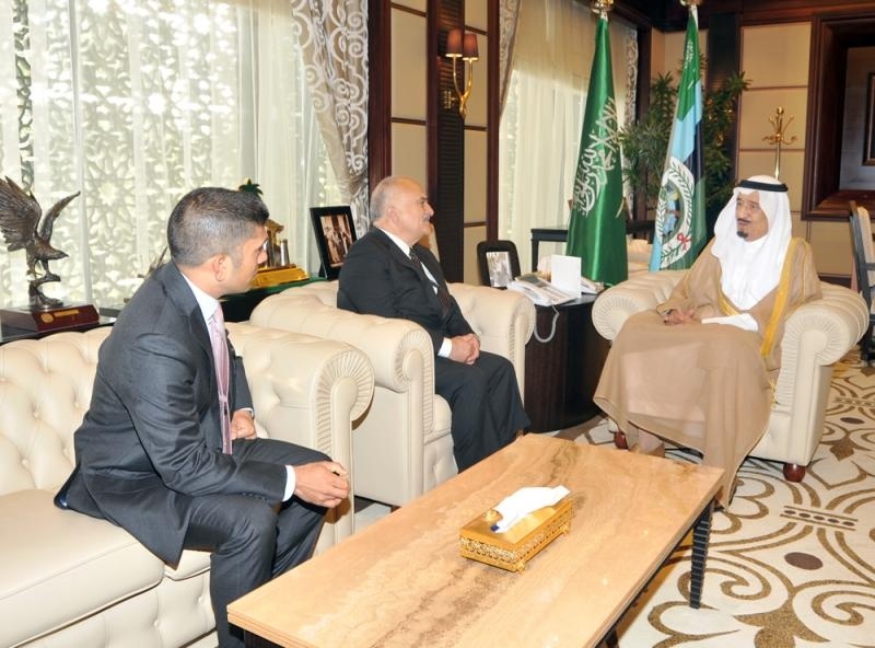 ولي العهد يستقبل رئيس بعثة التدريب العسكرية الأمريكية
