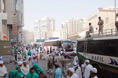 950 حافلة تنقل زوار الحرم المكي ذهاباً وإياباً خلال رمضان