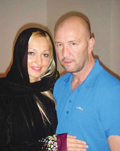 زوجات اللاعبين «عائق»