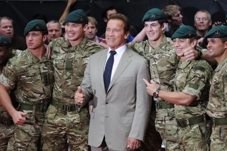 أبطال فيلم The Expendables 2 يصلون إلى لندن لمشاهدة العرض الأول للفيلم