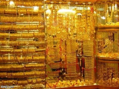 الذهب يرتفع والبلاتين يظل قرب أعلى مستوى في شهرين