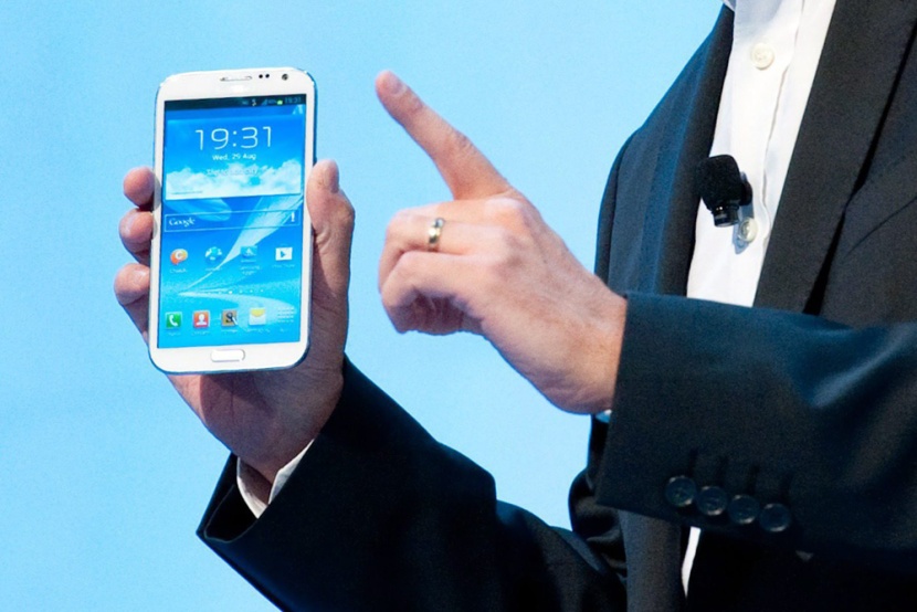سامسونج تكشف النقاب عن جالكسي نوت 2.. وتطلق أول هاتف بنظام ويندوز فون