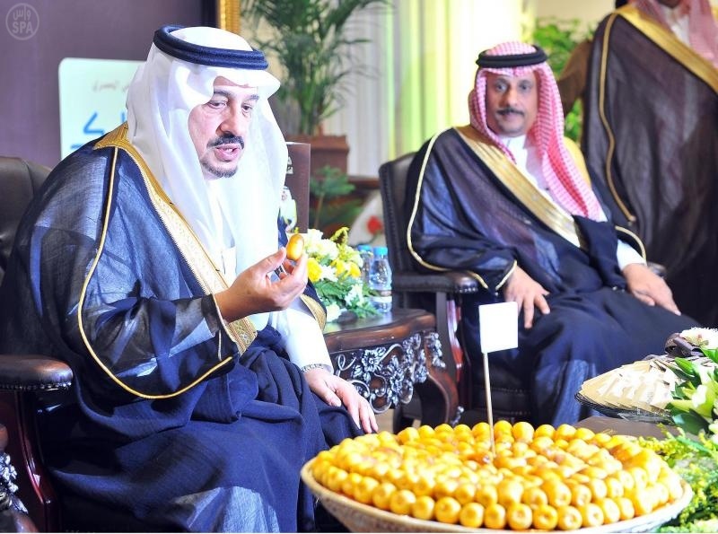 أمير القصيم يدشن أكبر سوق للتمور في العالم