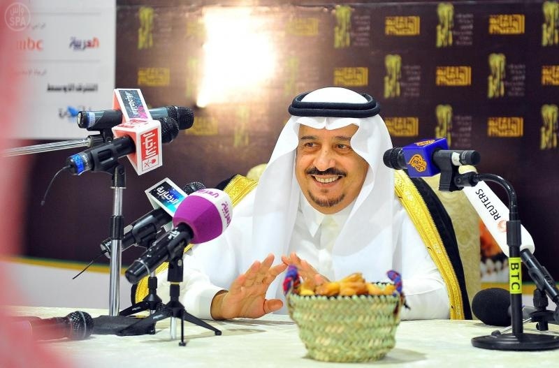 أمير القصيم يدشن أكبر سوق للتمور في العالم
