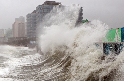 إعصار سانبا يضرب كوريا الجنوبية .. ويقطع الكهرباء عن 10 آلاف أسرة "صور"