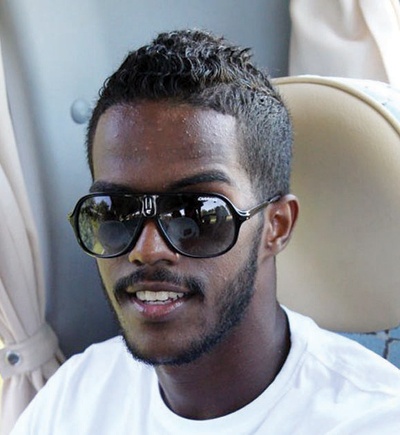 الهلال لـ «حسن»: اعتزل أو «كمّل» عقدك