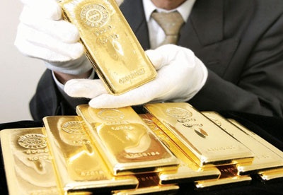 الذهب يرتفع مع ضعف الدولار وتعافي الأسهم