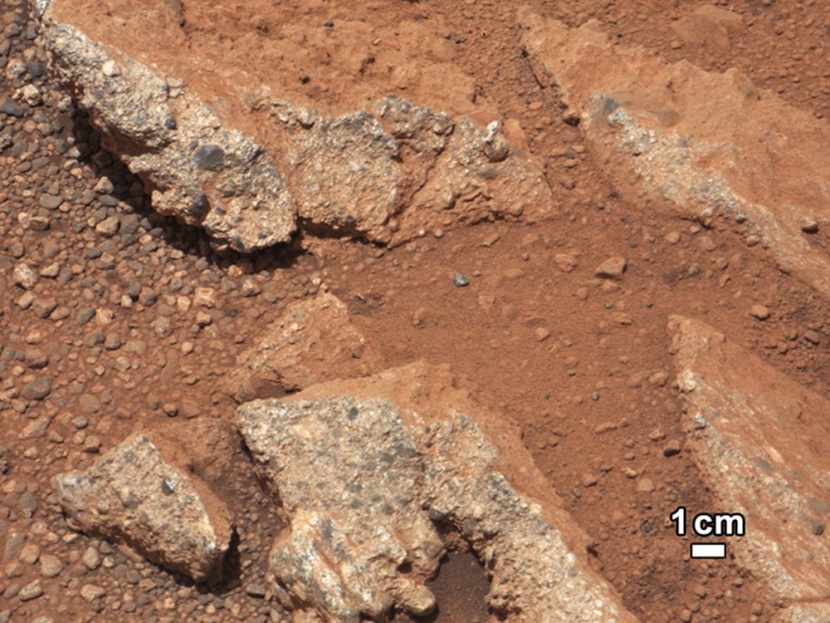 ناسا تعلن عن اكتشاف مجرى جدول مائي قديم على سطح المريخ