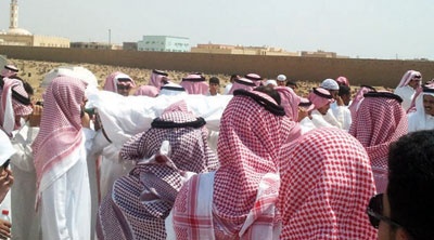 أهالي ينبع يشيعون الطفلة «تالا الشهري» إلى مثواها الأخير