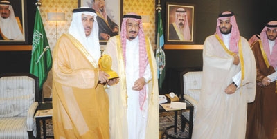 الأمير سلمان يكرّم «سابك» لدعمها وشراكتها الاستراتيجية لجائزة شباب الأعمال