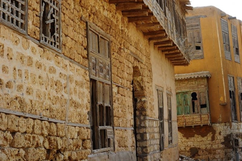 قصة مصورة: سوق الليل في ينبع.. ملتقى التجار والصفقات التجارية