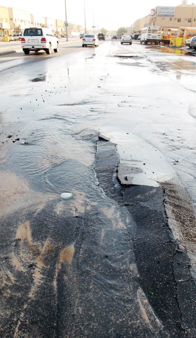 انفجار أنبوب مياه يربك سكان «عقيق الرياض»