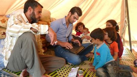 قصة مصورة : مخاوف وآمال في مخيم للاجئين السوريين