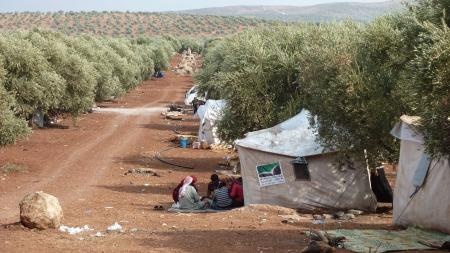 قصة مصورة : مخاوف وآمال في مخيم للاجئين السوريين