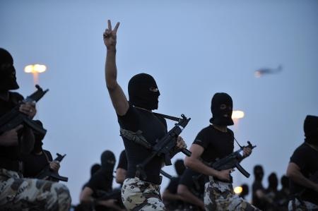 قصة مصورة :  القوات الأمنية المشاركة في الحج تستعرض مهاراتها