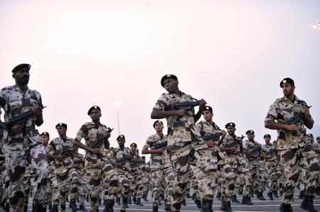 قصة مصورة :  القوات الأمنية المشاركة في الحج تستعرض مهاراتها