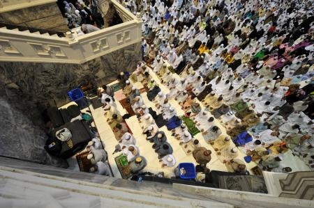 قصة مصورة: الحجاج يستعدون لقضاء أول أيام الحج غدا الأربعاء