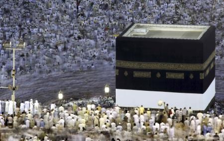 قصة مصورة: الحجاج يستعدون لقضاء أول أيام الحج غدا الأربعاء