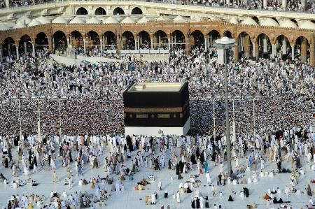 قصة مصورة: الحجاج يستعدون لقضاء أول أيام الحج غدا الأربعاء