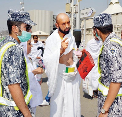 «ضباط المستقبل» يسهّلون المرور في المشاعر.. ويحفظون أمن الحجيج