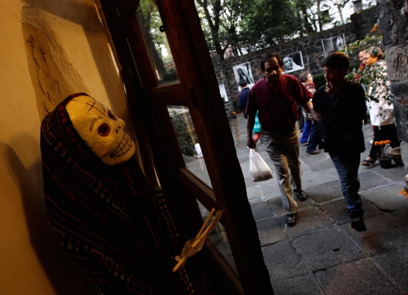 قصة مصورة : يوم الزومبي في المكسيك والبرازيل