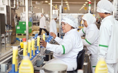 «لوريال» تفتتح أكبر مصنع لمستحضرات التجميل في إندونيسيا