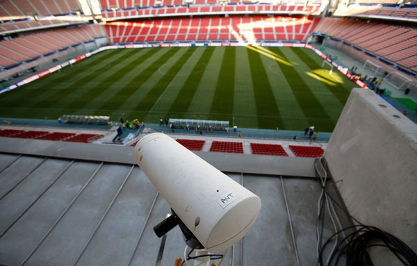 قصة مصورة : نظام مراقبة خط المرمى يستقطب الاهتمام في كأس العالم للاندية