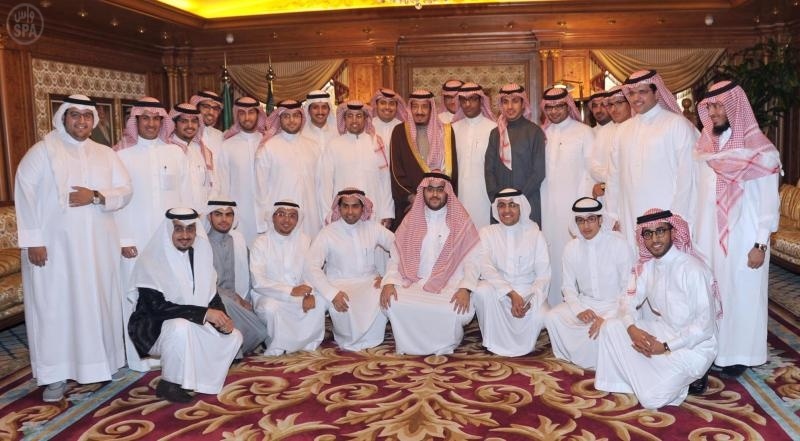 ولي العهد يستقبل أمين عام مركز الأمير سلمان للشباب