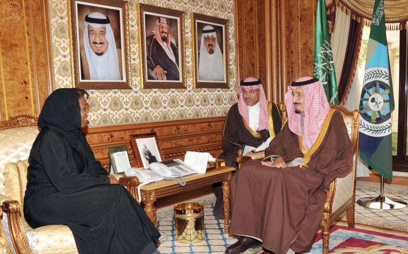 ولي العهد يستقبل أمين عام مركز الأمير سلمان للشباب