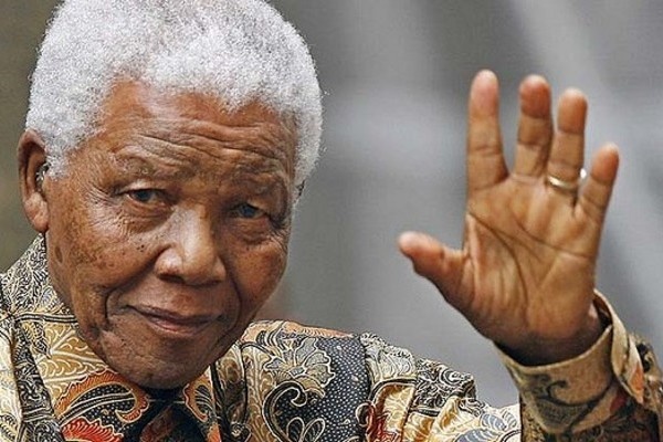 نلسون مانديلا يعالج من التهاب رئوي