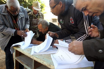 قصة مصورة .. الاخوان المسلمين : 64% من المشاركين في الاستفتاء وافقوا على الدستور المصري